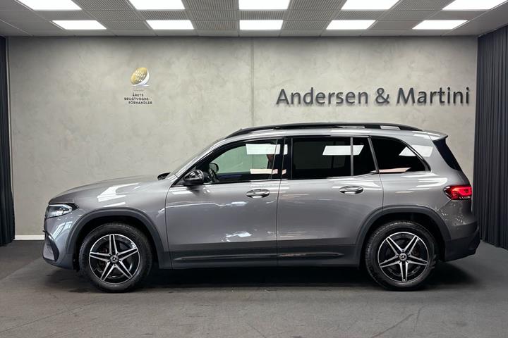 Grå Mercedes EQB250 fra 2023