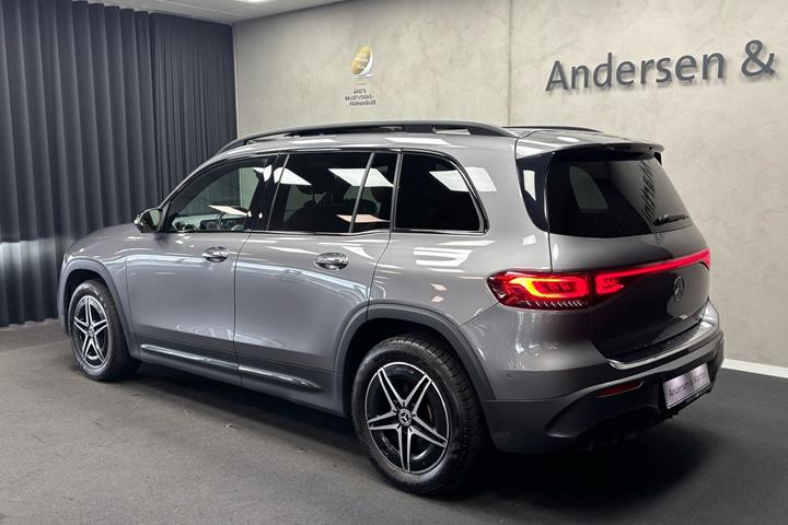 Grå Mercedes EQB250 fra 2023