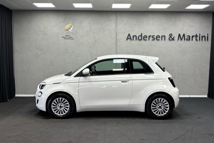 Hvid Fiat 500e fra 2023
