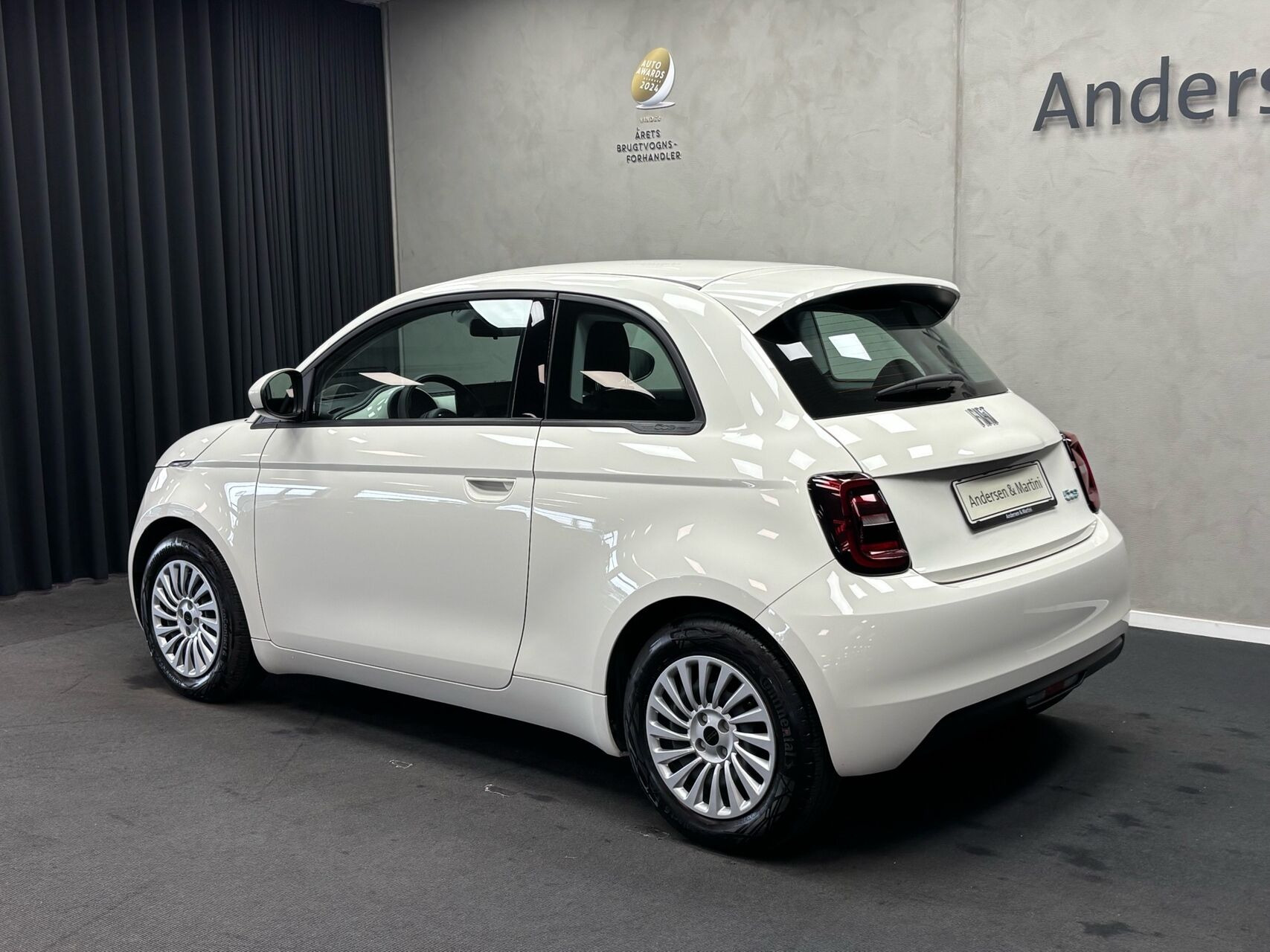 Hvid Fiat 500e fra 2023