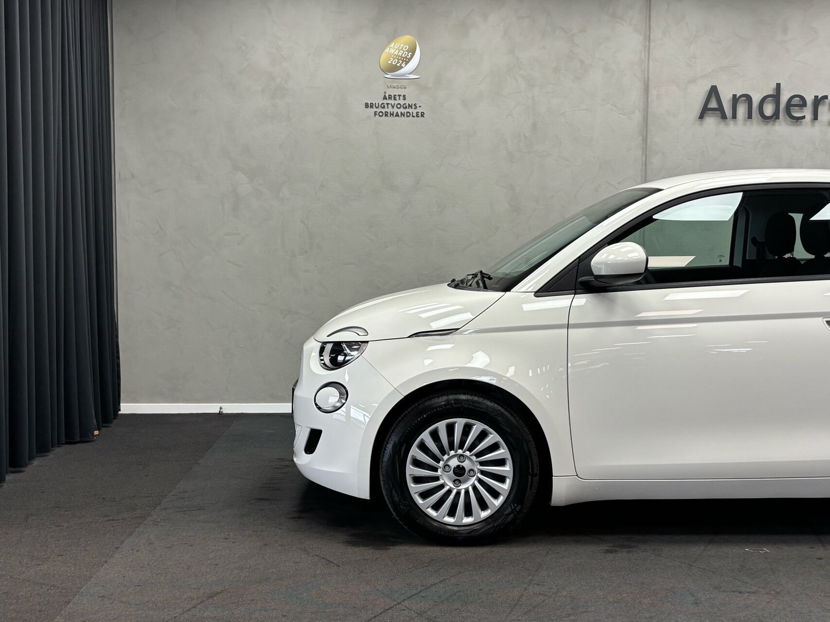 Hvid Fiat 500e fra 2023