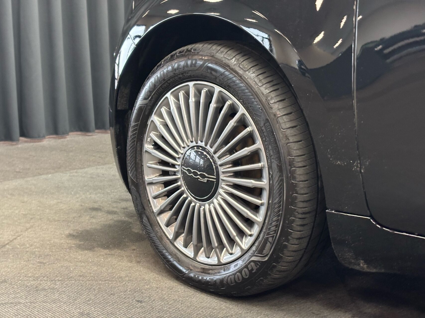 Sort Fiat 500e fra 2023