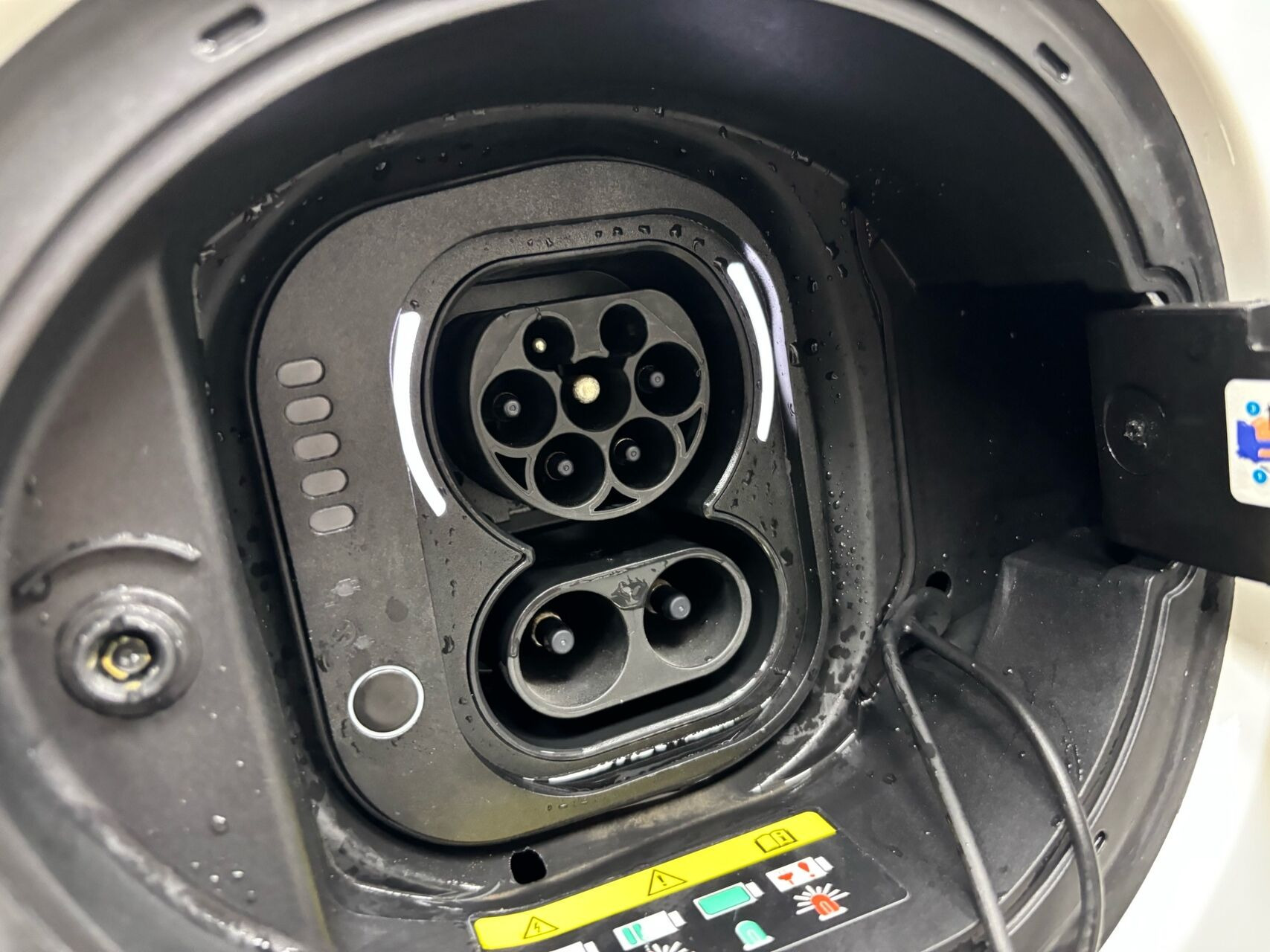 Hvid Fiat 500e fra 2023