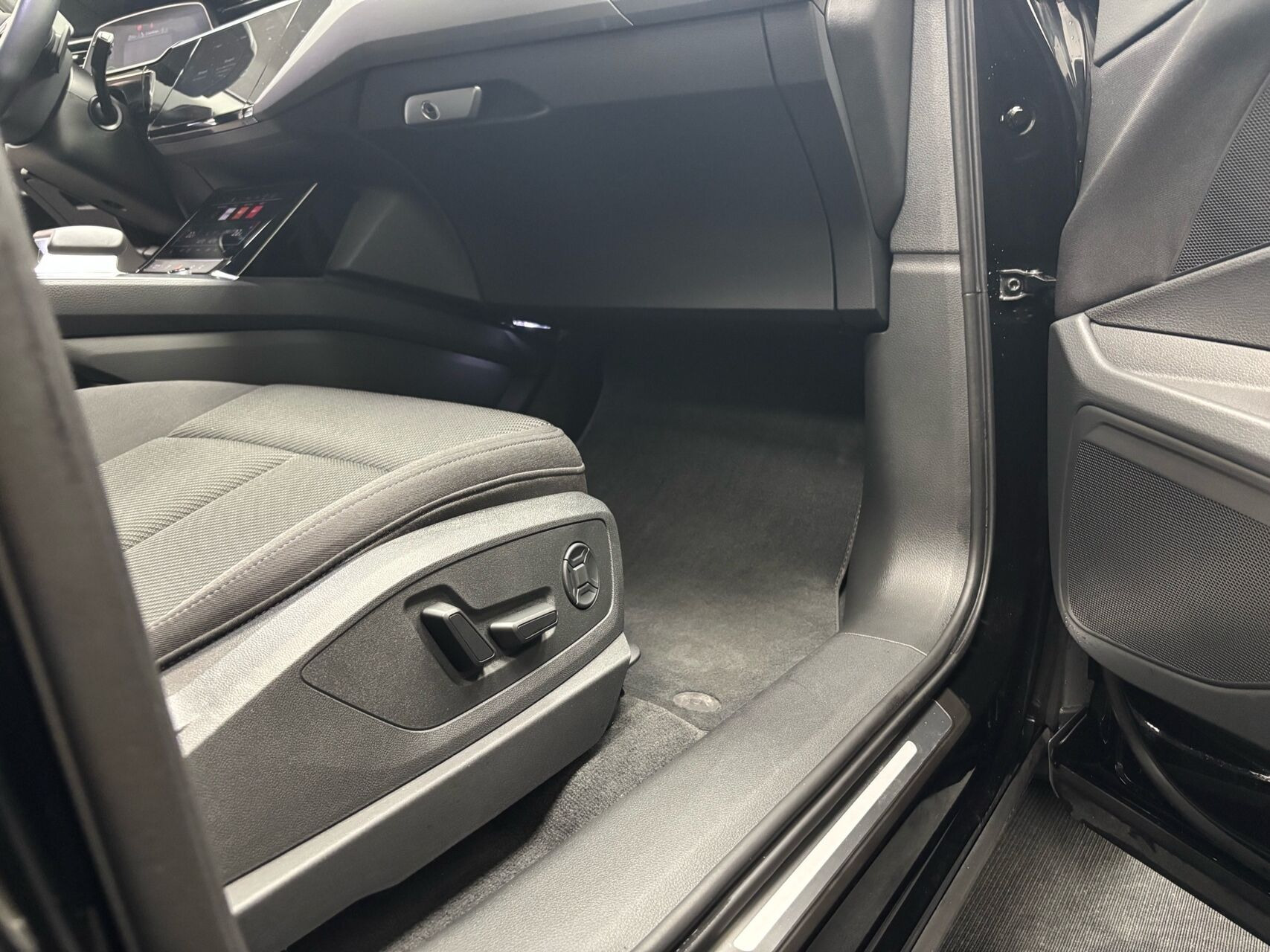 Sort Audi e-tron fra 2023