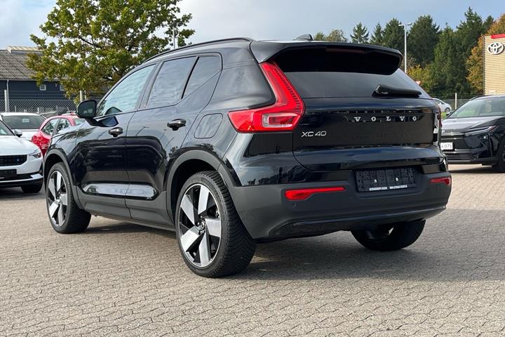 Sort Volvo XC40 fra 2023
