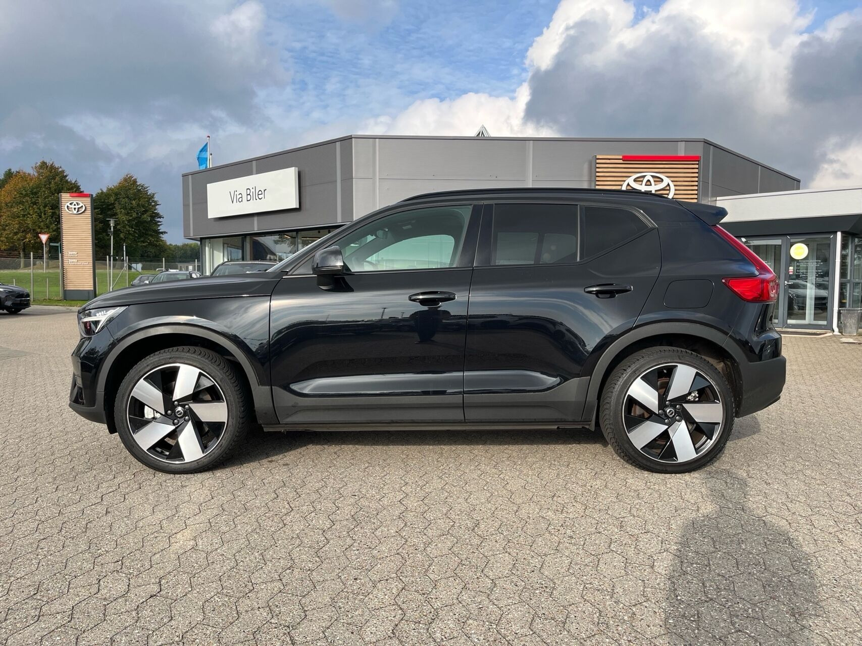 Sort Volvo XC40 fra 2023