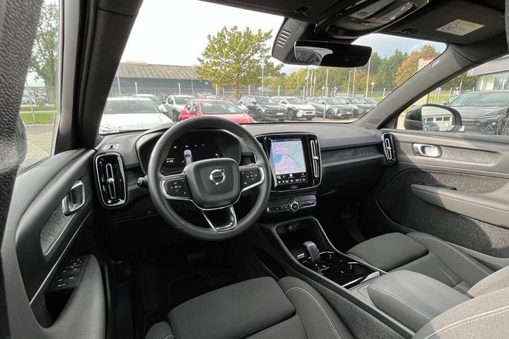 Sort Volvo XC40 fra 2023