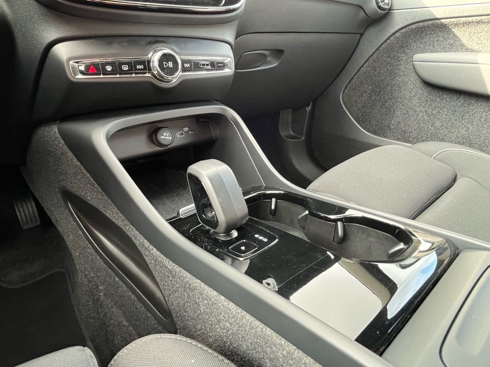 Sort Volvo XC40 fra 2023