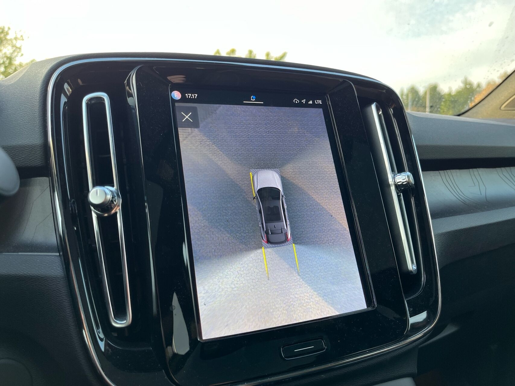 Grå Volvo C40 fra 2023
