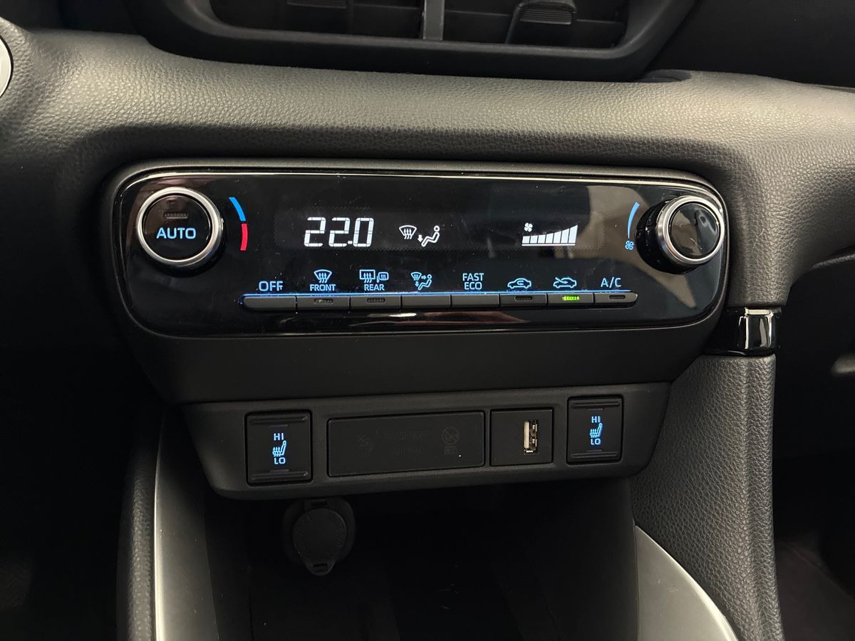 Sort Toyota Yaris fra 2020