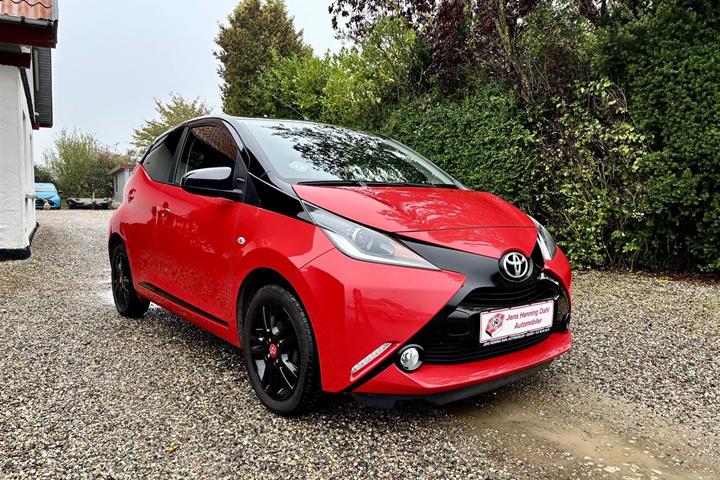 Rød Toyota Aygo fra 2017