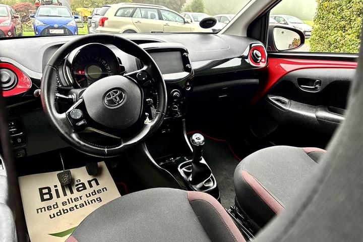 Rød Toyota Aygo fra 2017