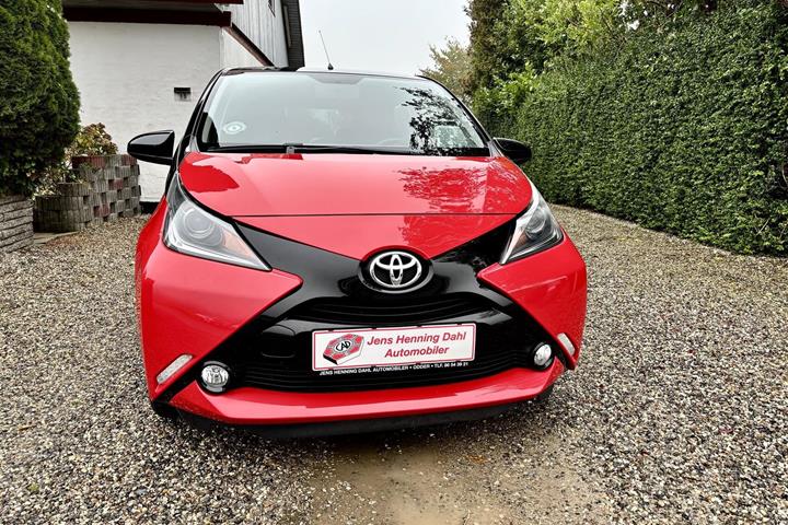 Rød Toyota Aygo fra 2017