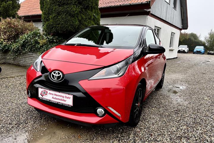 Rød Toyota Aygo fra 2017