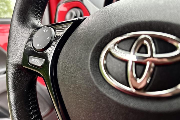 Rød Toyota Aygo fra 2017