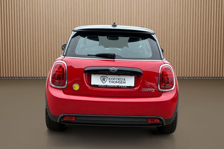 Rød Mini Cooper fra 2023
