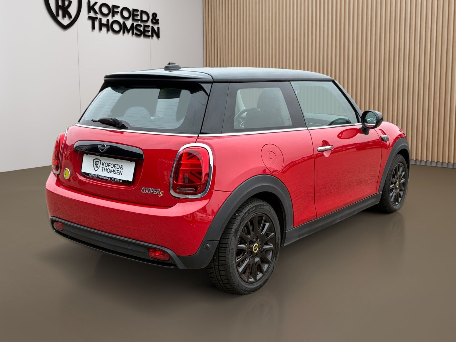 Rød Mini Cooper fra 2023