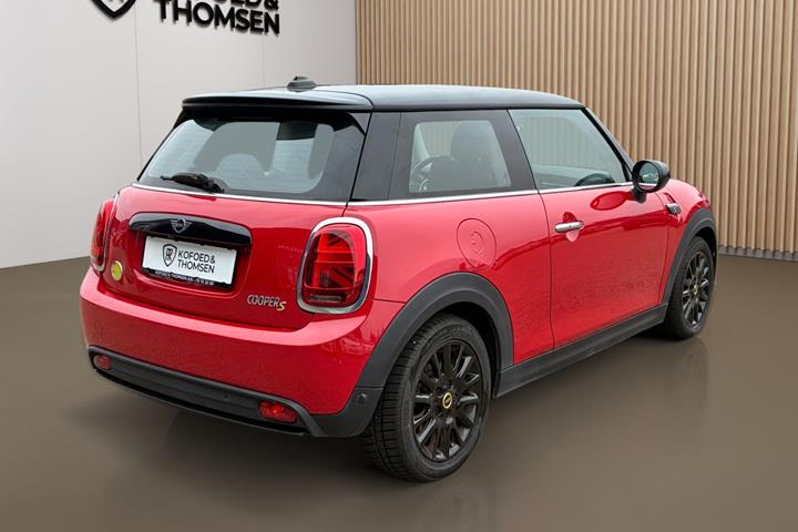 Rød Mini Cooper fra 2023