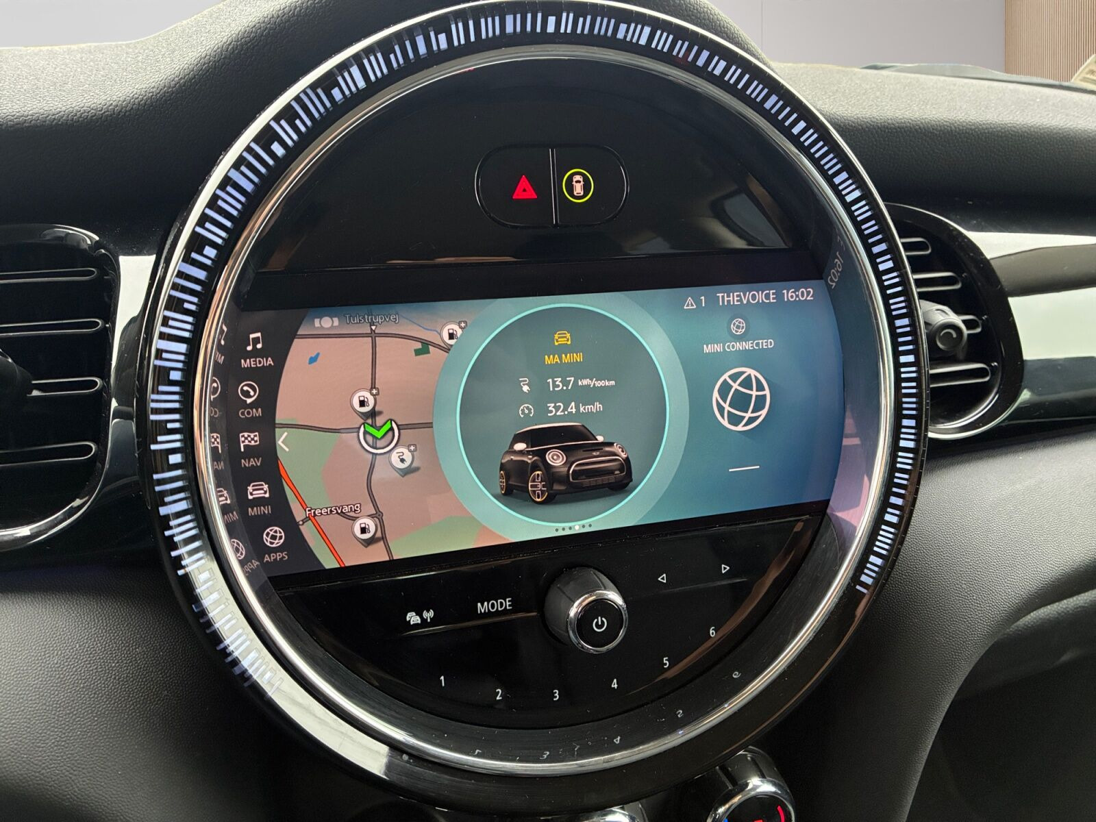 Rød Mini Cooper fra 2023