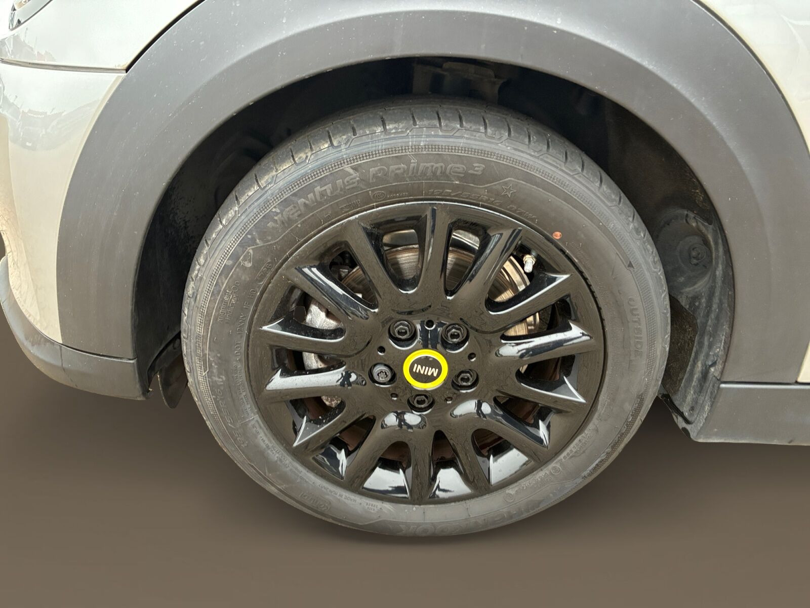 Grå Mini Cooper fra 2023