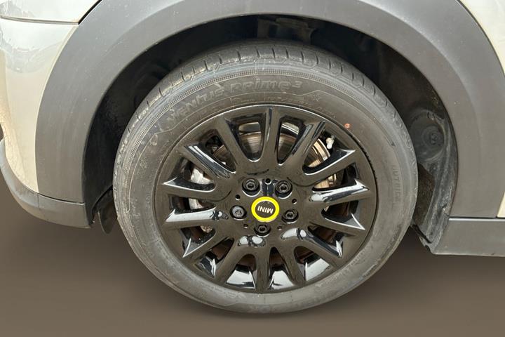 Grå Mini Cooper fra 2023