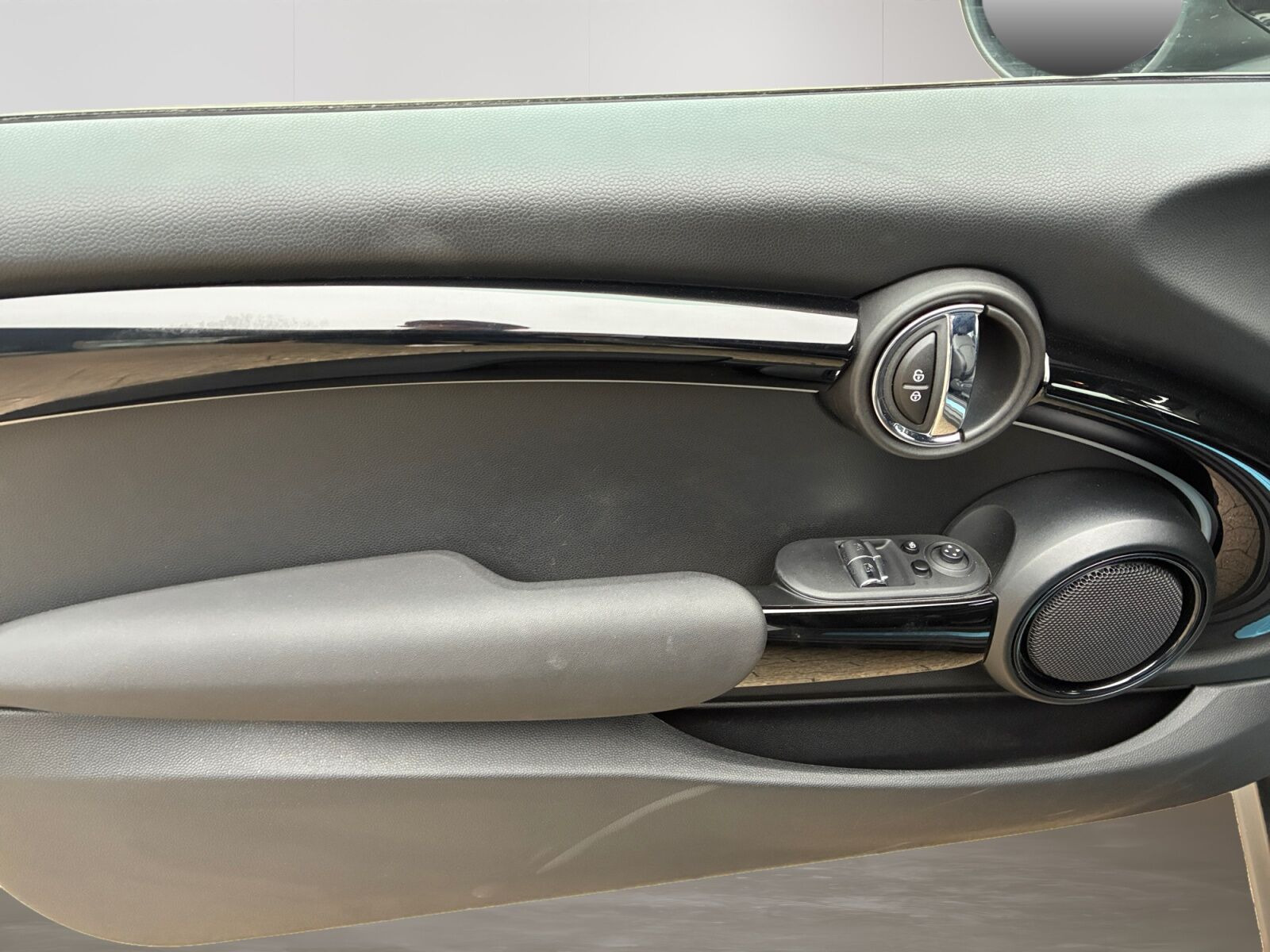 Grå Mini Cooper fra 2023