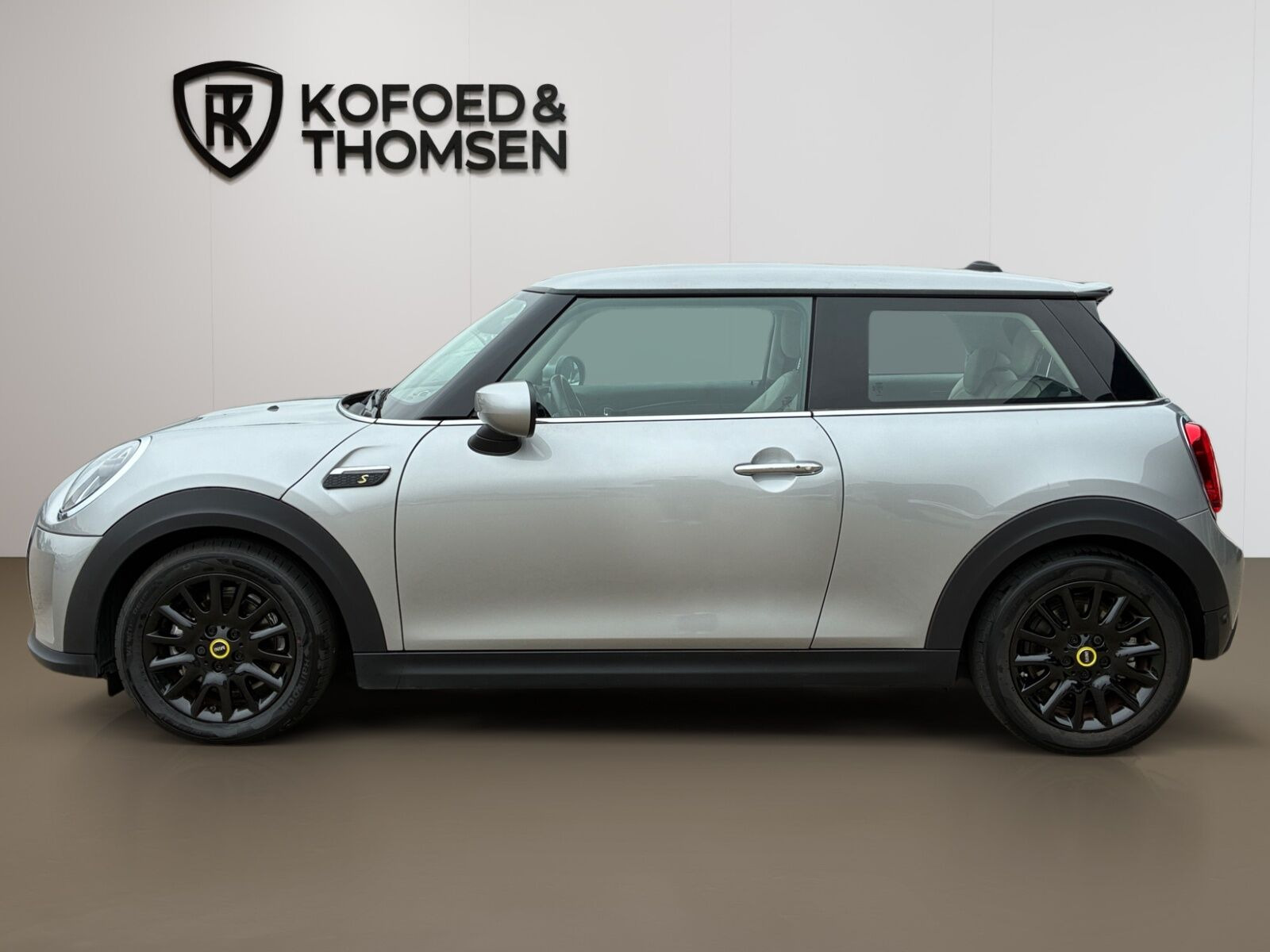 Grå Mini Cooper fra 2023