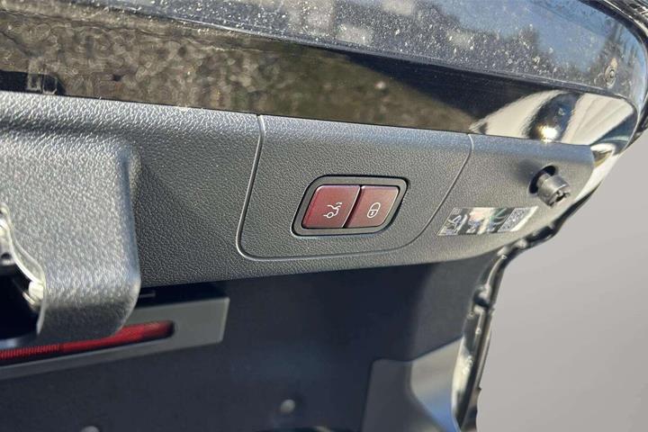 Sort Mercedes CLA250+ fra 2025