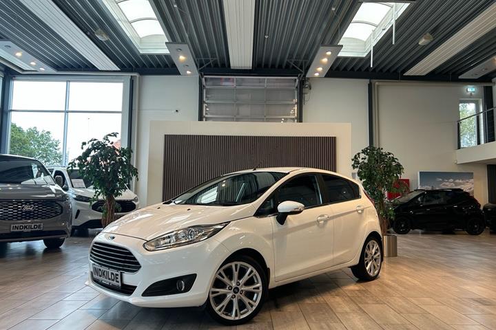 Hvid Ford Fiesta fra 2014