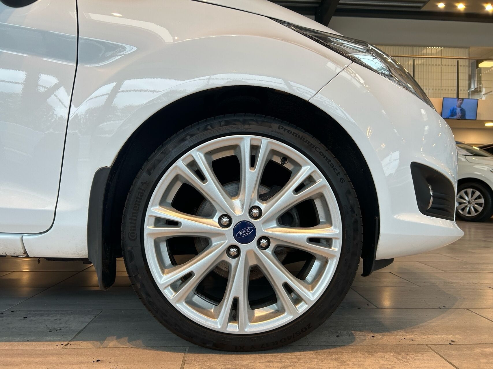 Hvid Ford Fiesta fra 2014