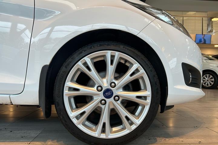 Hvid Ford Fiesta fra 2014