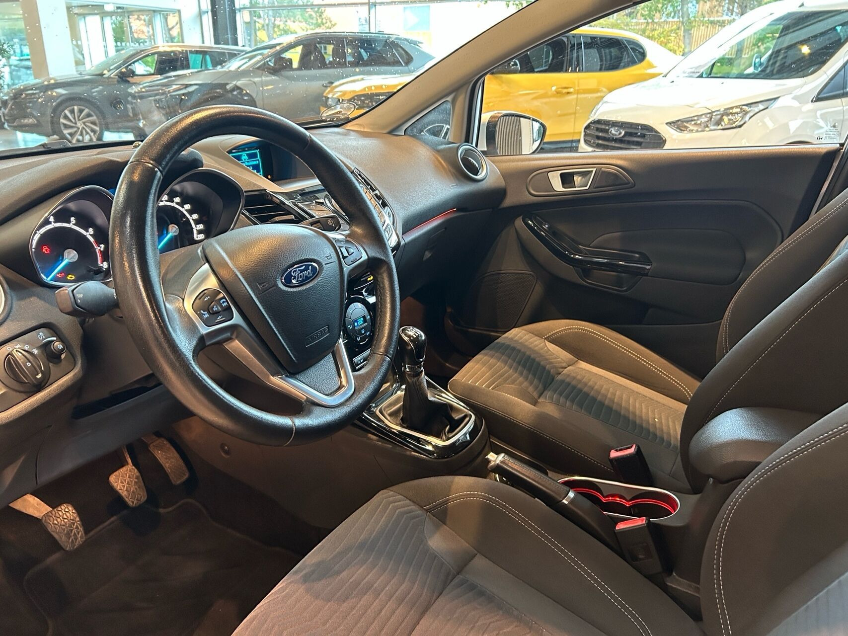 Hvid Ford Fiesta fra 2014