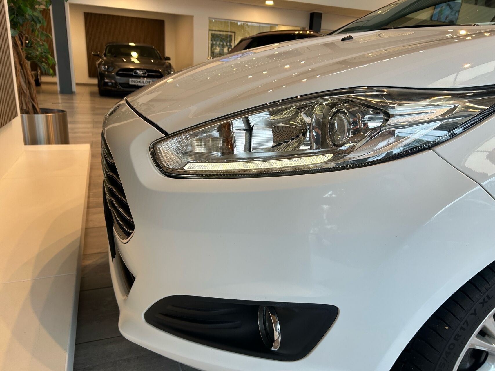 Hvid Ford Fiesta fra 2014