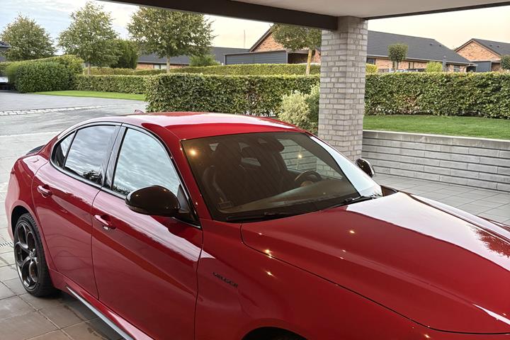 Rød Alfa Romeo Giulia fra 2018