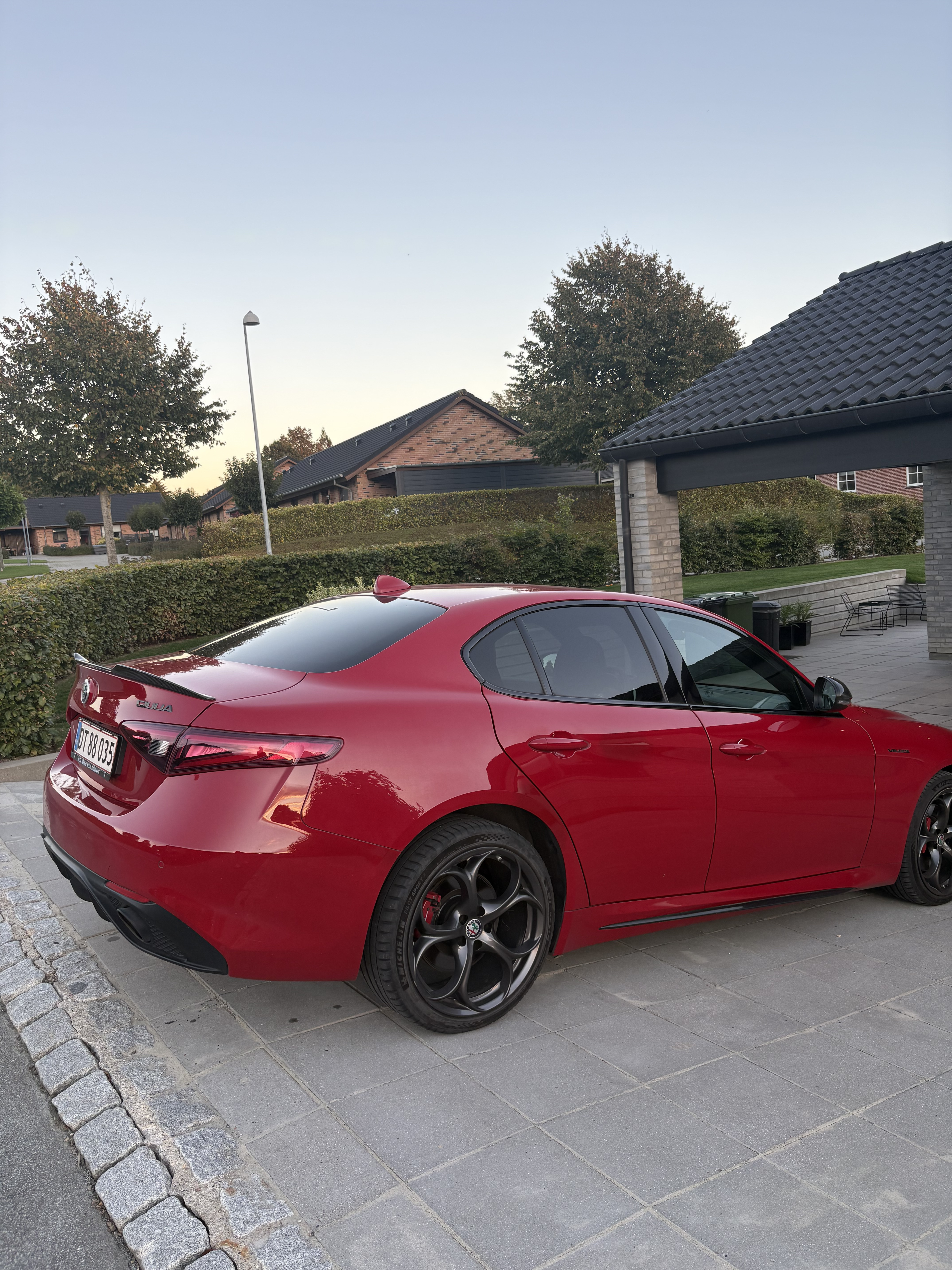 Rød Alfa Romeo Giulia fra 2018