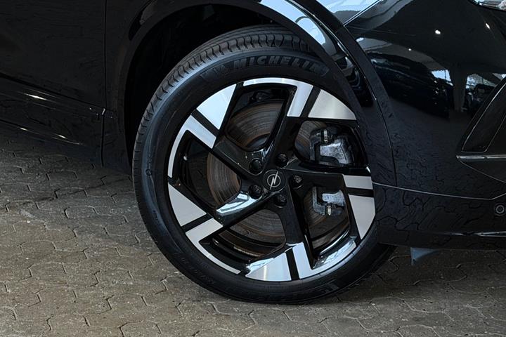 Sort Opel Grandland-e fra 2025