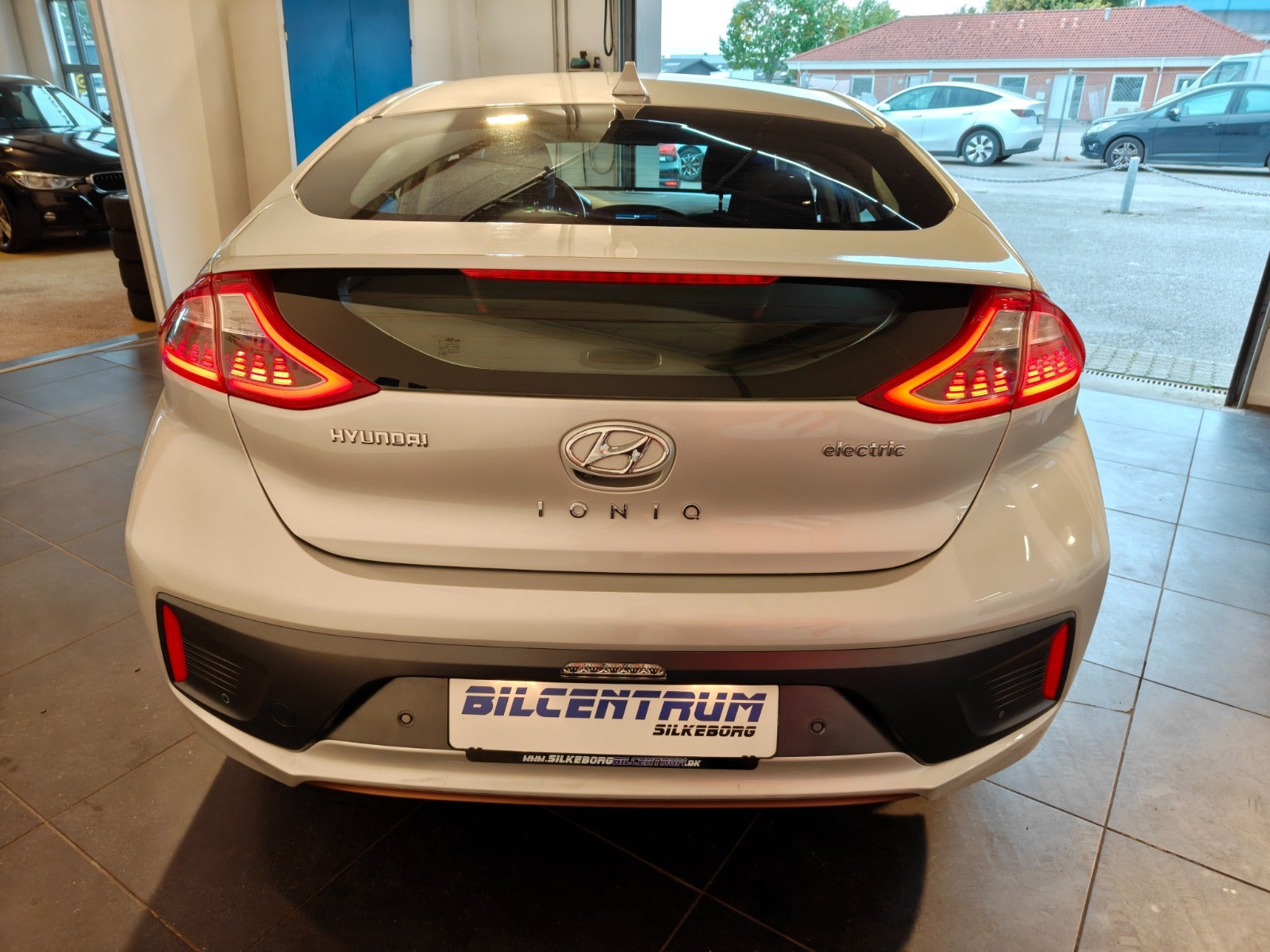 Grå Hyundai Ioniq fra 2018