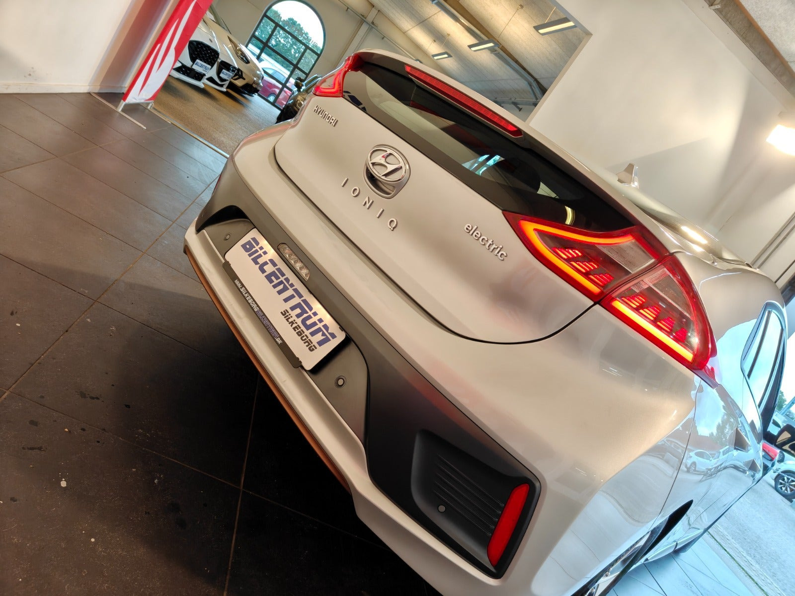 Grå Hyundai Ioniq fra 2018