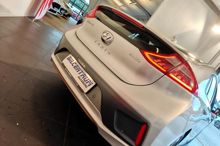 Grå Hyundai Ioniq fra 2018