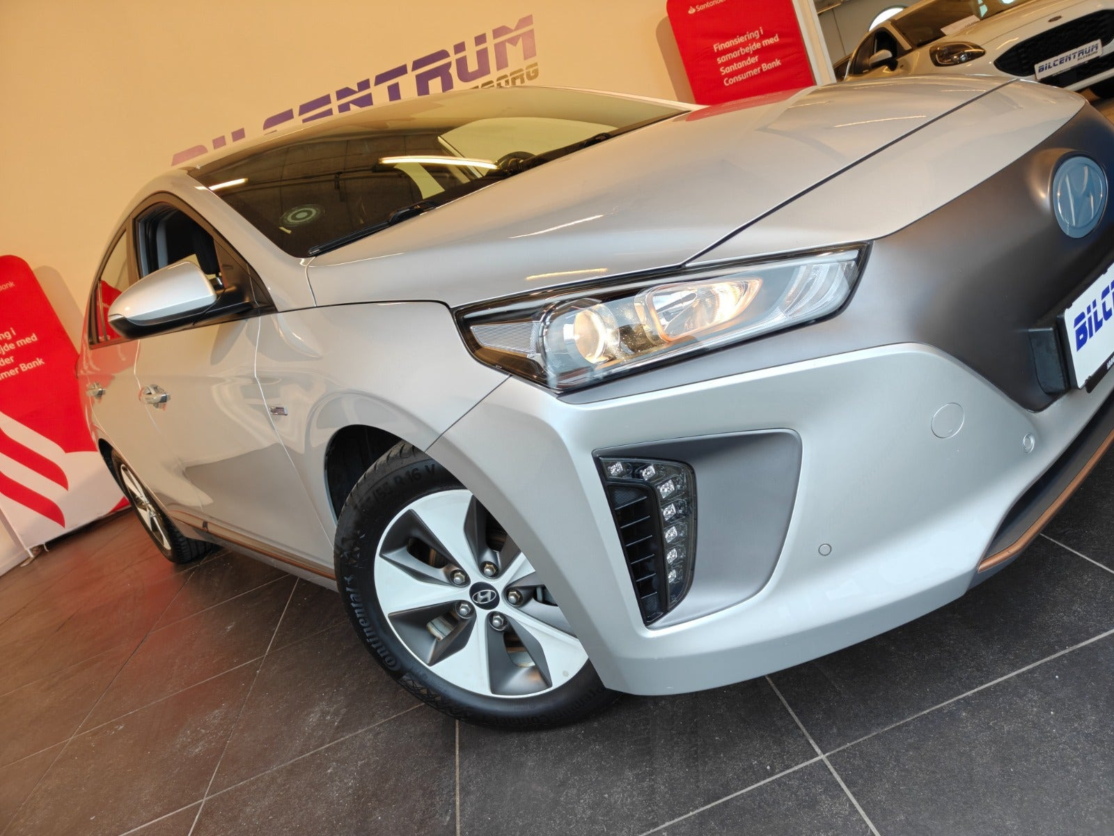 Grå Hyundai Ioniq fra 2018