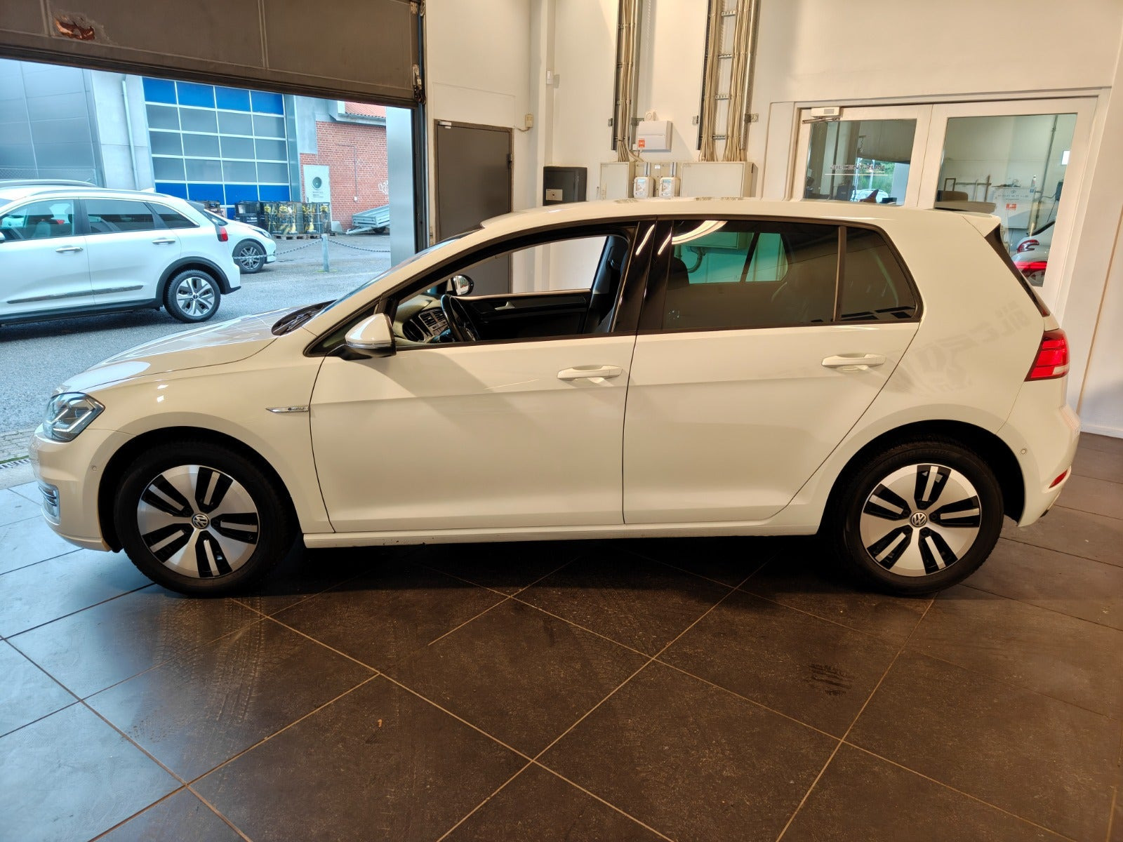 Hvid VW e-Golf VII fra 2020