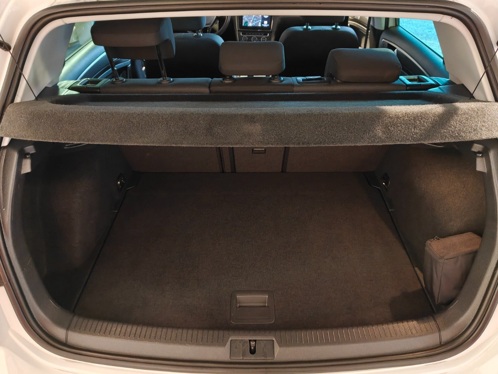 Hvid VW e-Golf VII fra 2020