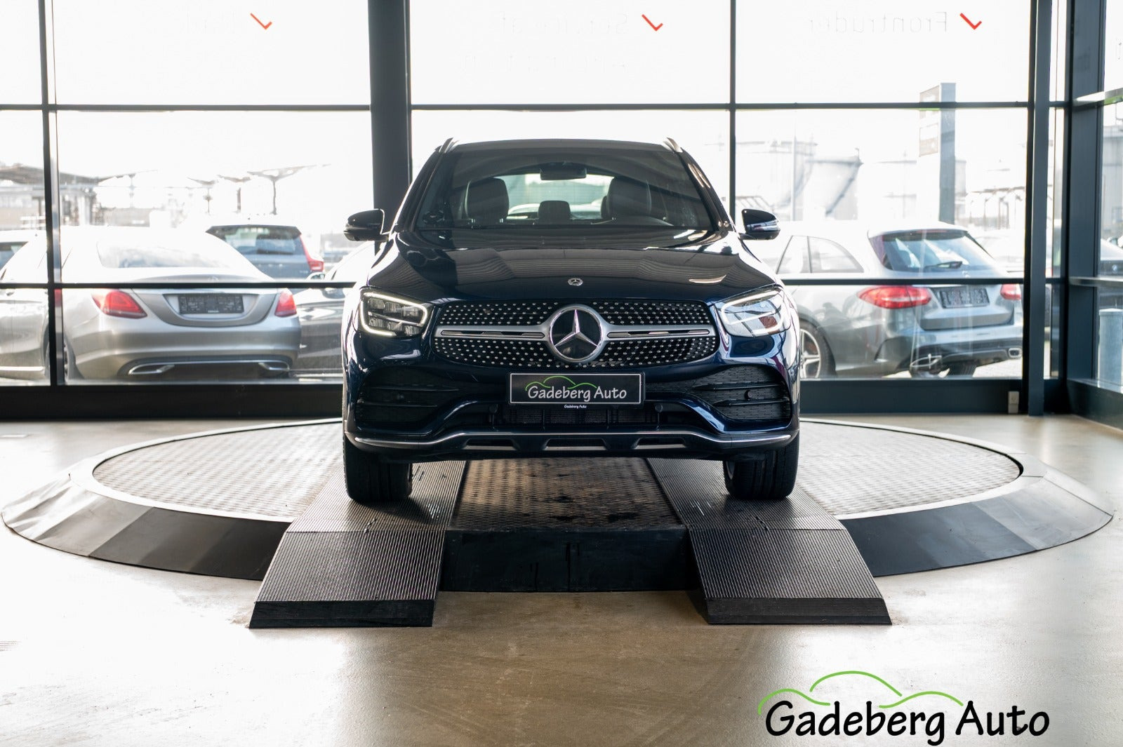 Blå Mercedes GLC300 de fra 2022
