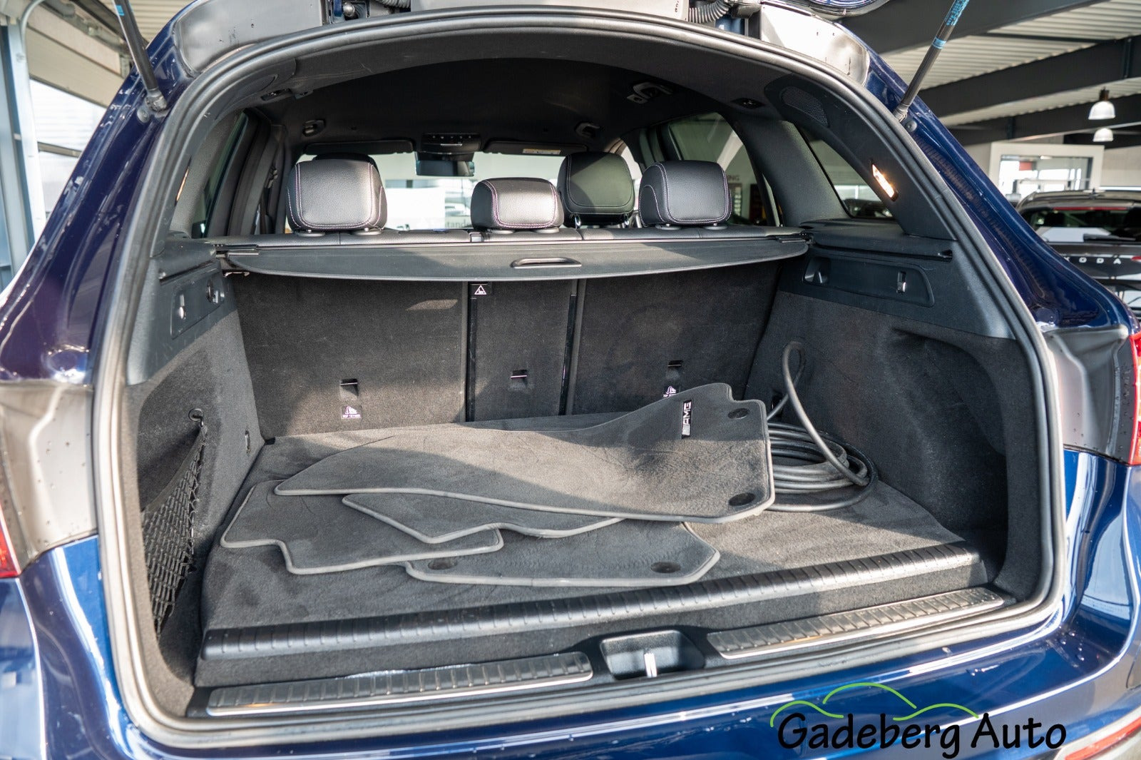 Blå Mercedes GLC300 de fra 2022