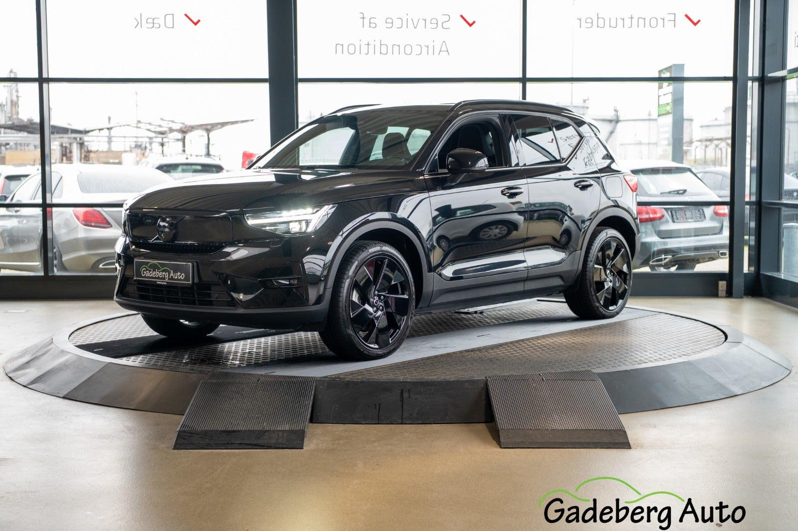 Volvo EX40 Extended Range Ultra Black Edition