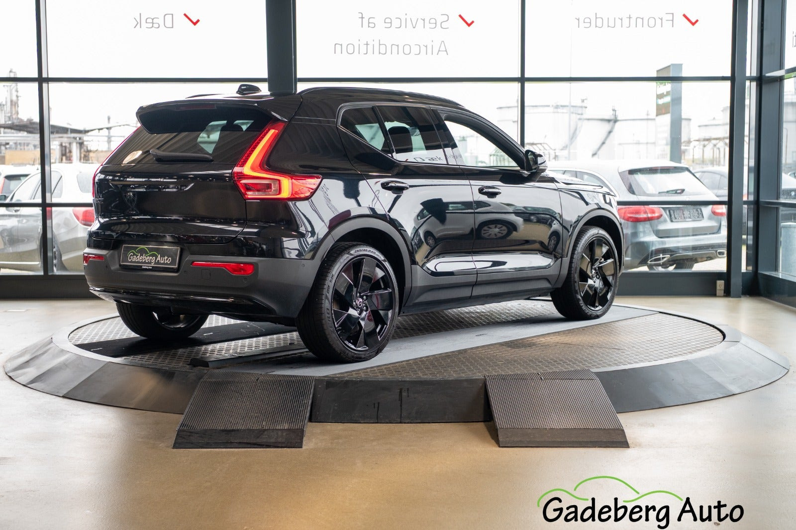 Sort Volvo EX40 fra 2025
