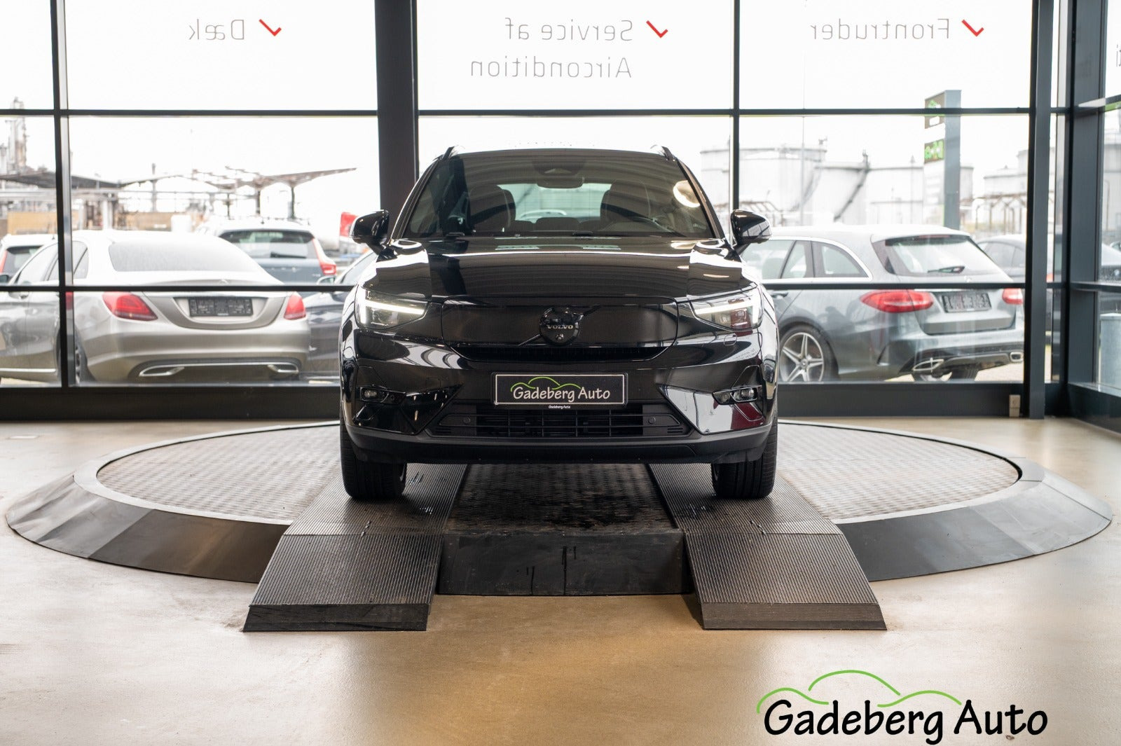 Sort Volvo EX40 fra 2025