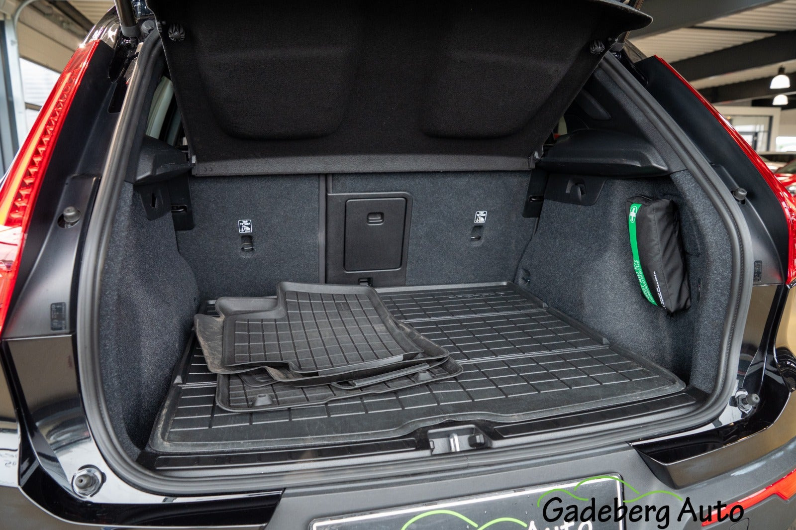 Sort Volvo EX40 fra 2025