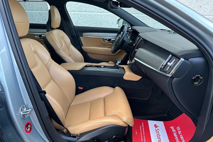 Sølv Volvo V90 fra 2016