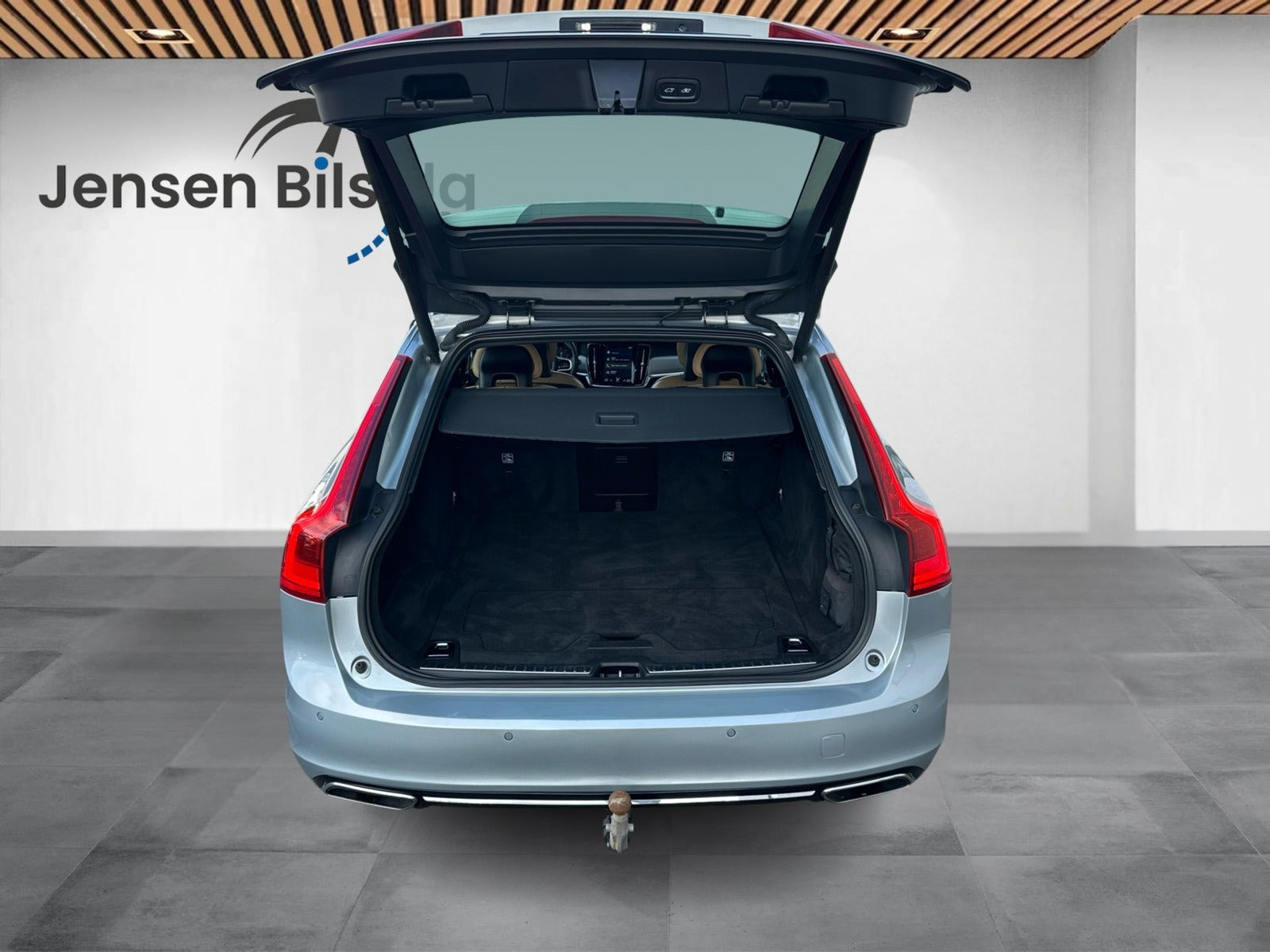 Sølv Volvo V90 fra 2016